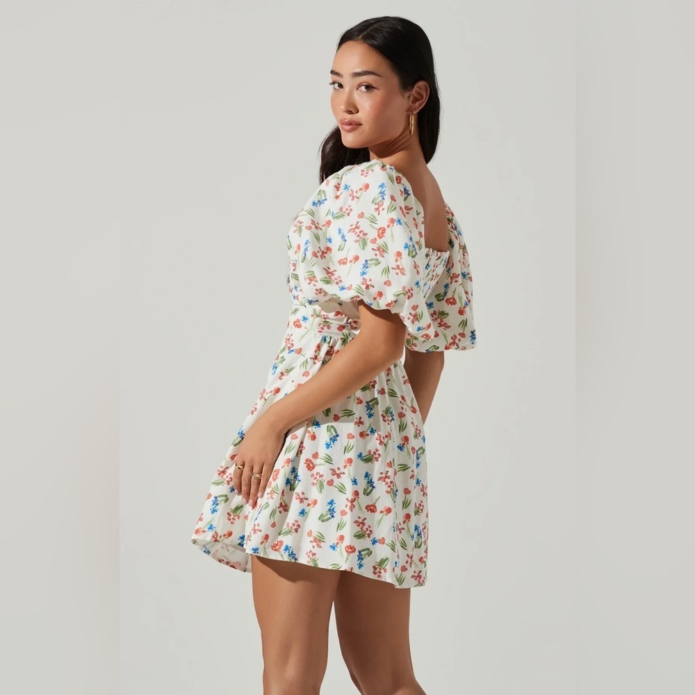 ASTR Serilda Mini Dress in Red Multi Floral Size Small NWT - Picture 9 of 9